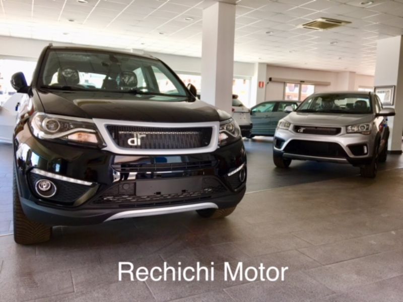 parte anteriore auto nera