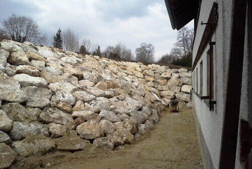 Natursteinmauer