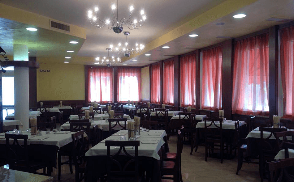 Sala di un ristorante di pesce
