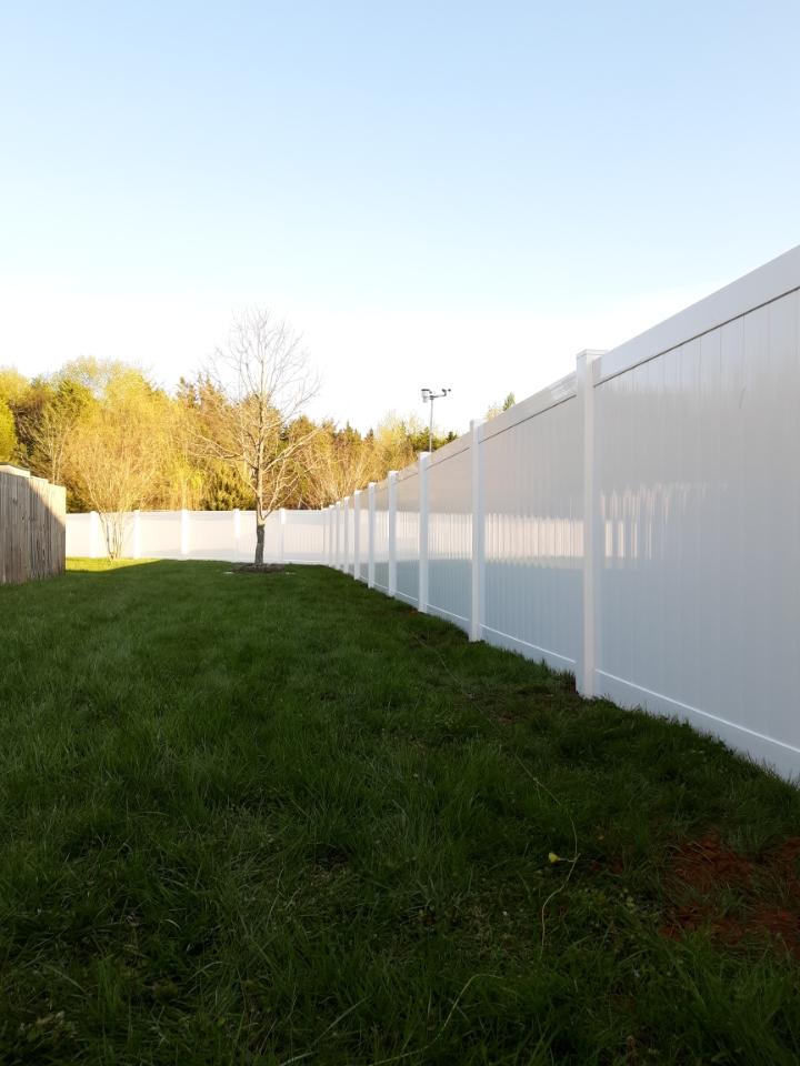 residential modern medal fence contractor in Nashville Tennessee