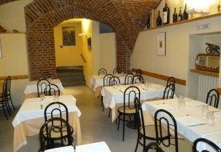 Pizzeria and restaurant seating