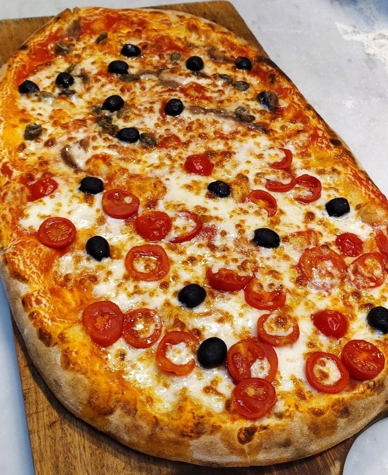 Pizza - Mezzo metro con olive nere