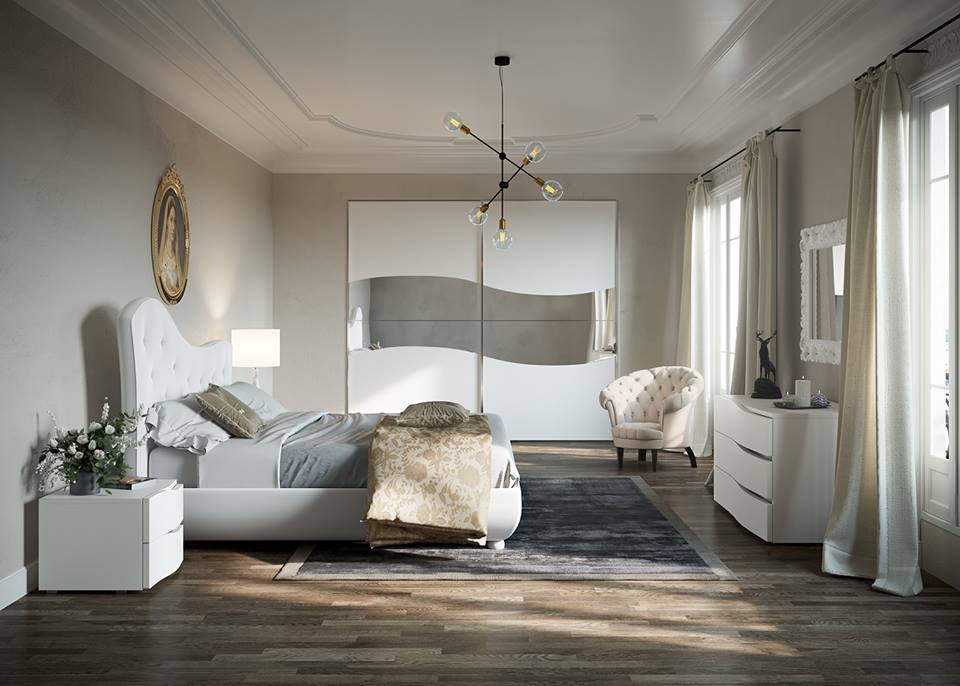 Elegante camera da letto con mobili bianchi, grande specchio, pavimento in legno e una combinazione di colori neutri.