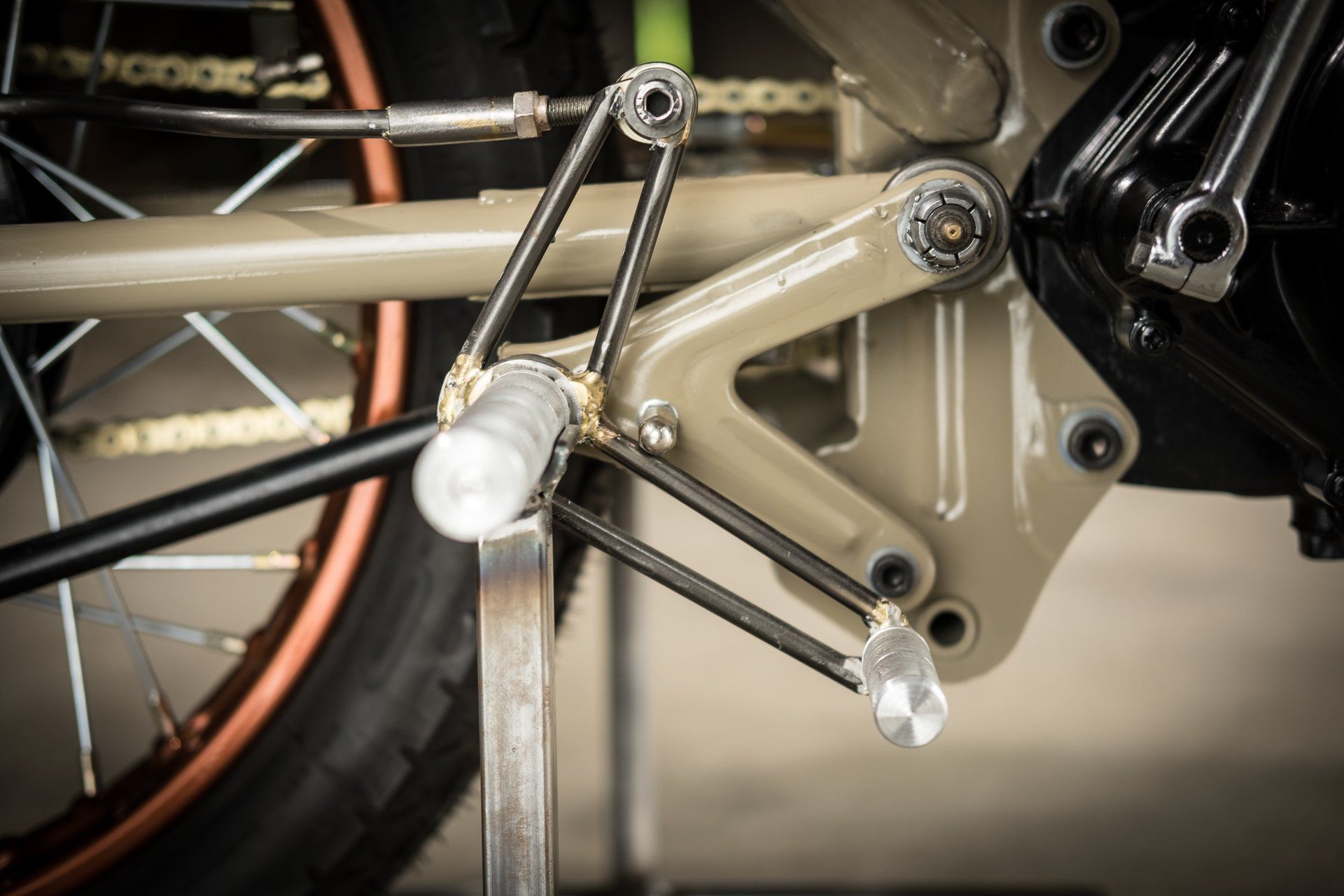 motorcycle repair shops picture