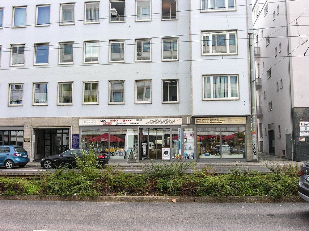 A building with a lot of windows and a sign that says ' allianz ' on it