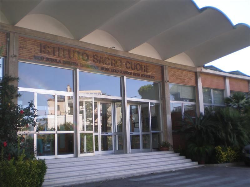 ingresso istituto sacro cuore con profilo in alluminio