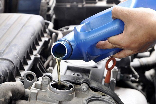 Changing car's oil