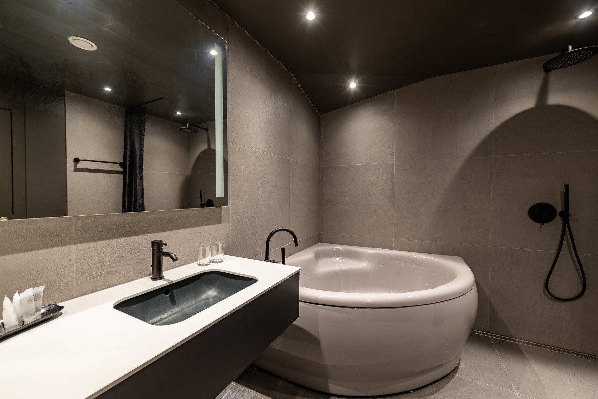 King Suite  with bath 3