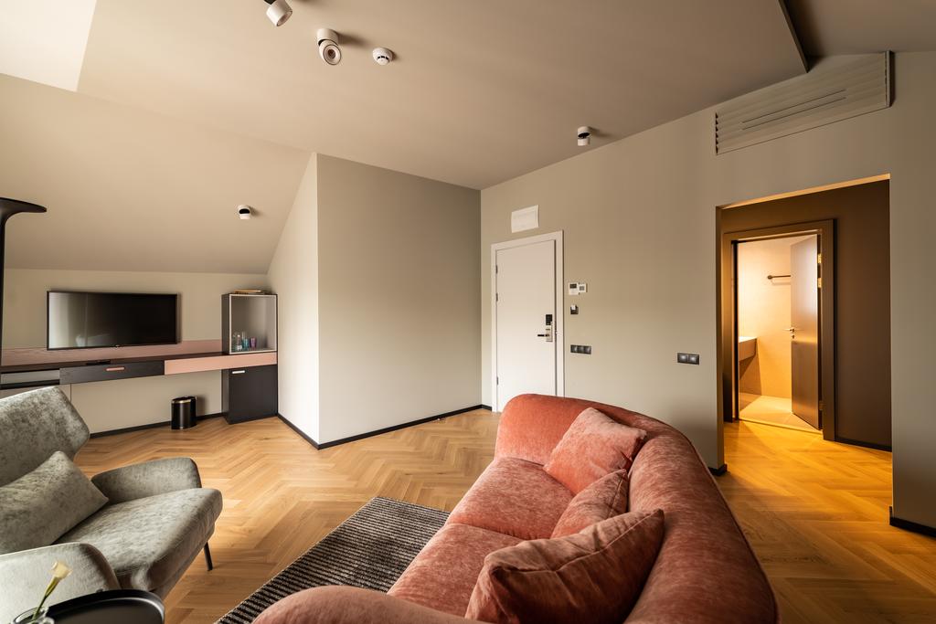 Superior Mansard King room 6