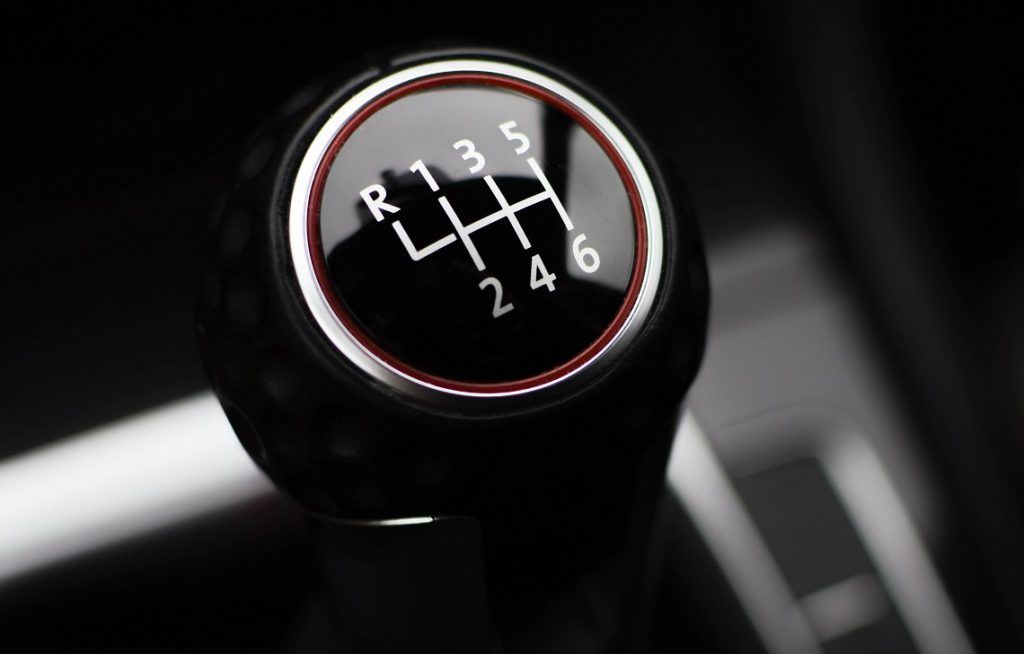 Online driving tutorial -  how to use the gears in a car