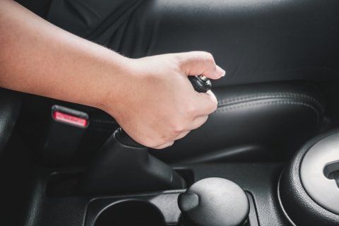 Online driving tutorial - How to use a handbrake of a car