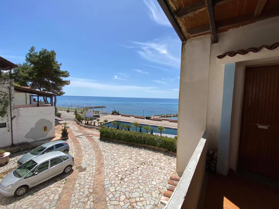 ristorante al mare prima della sanificazione