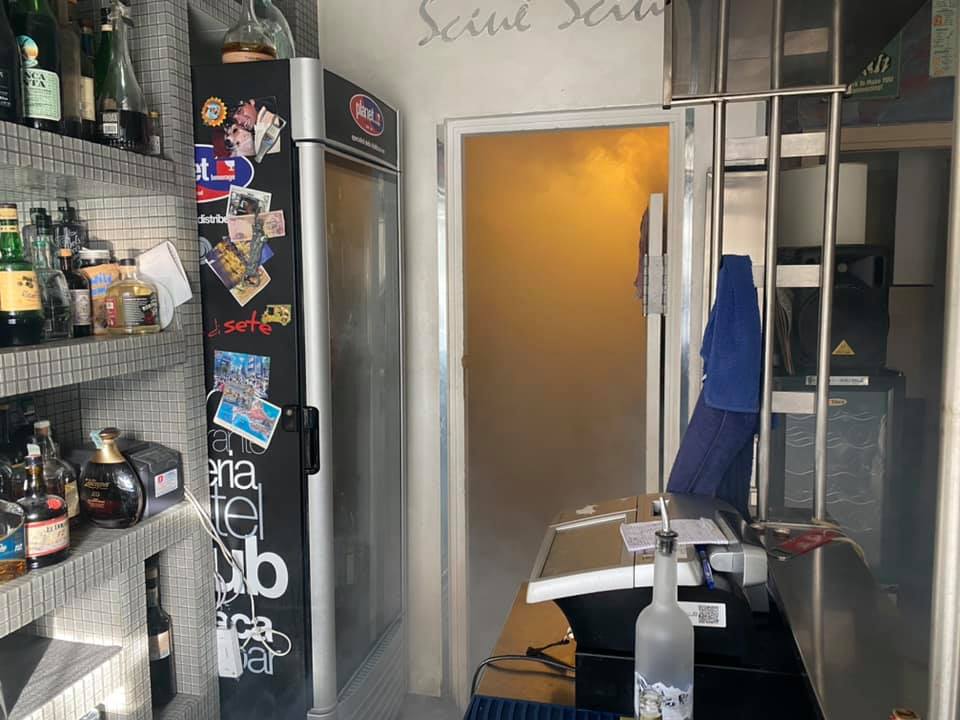 sanificazione bancone bar