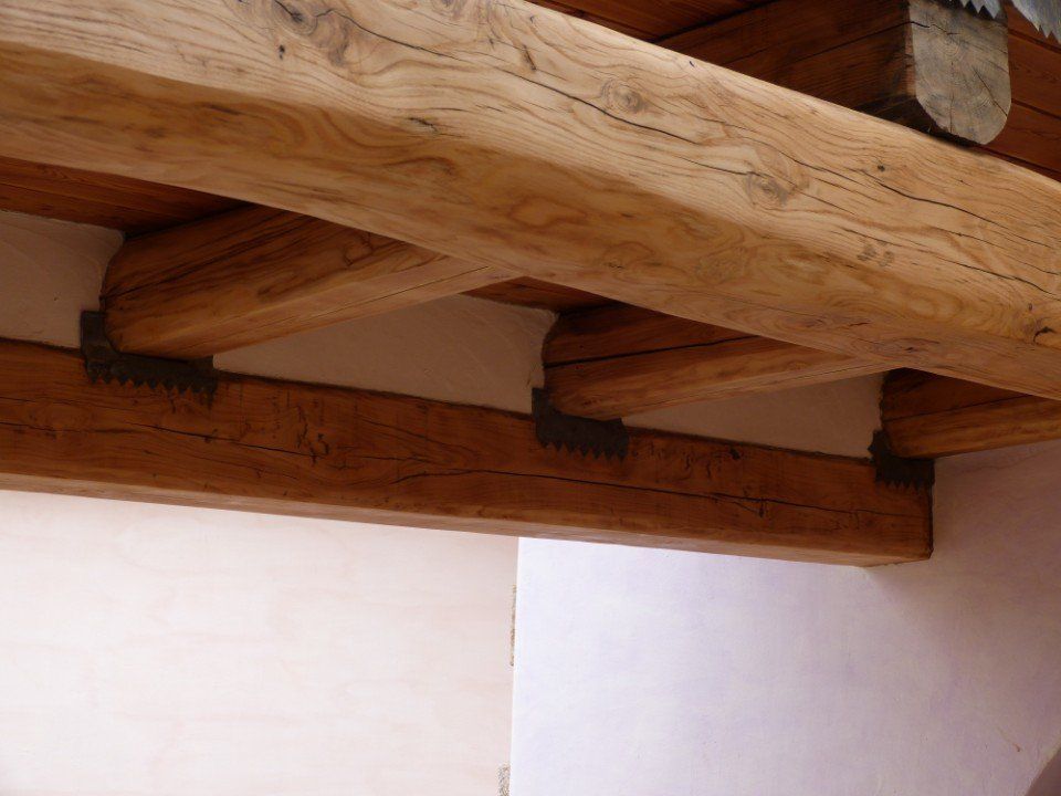particolare in legno di una controsoffittatura
