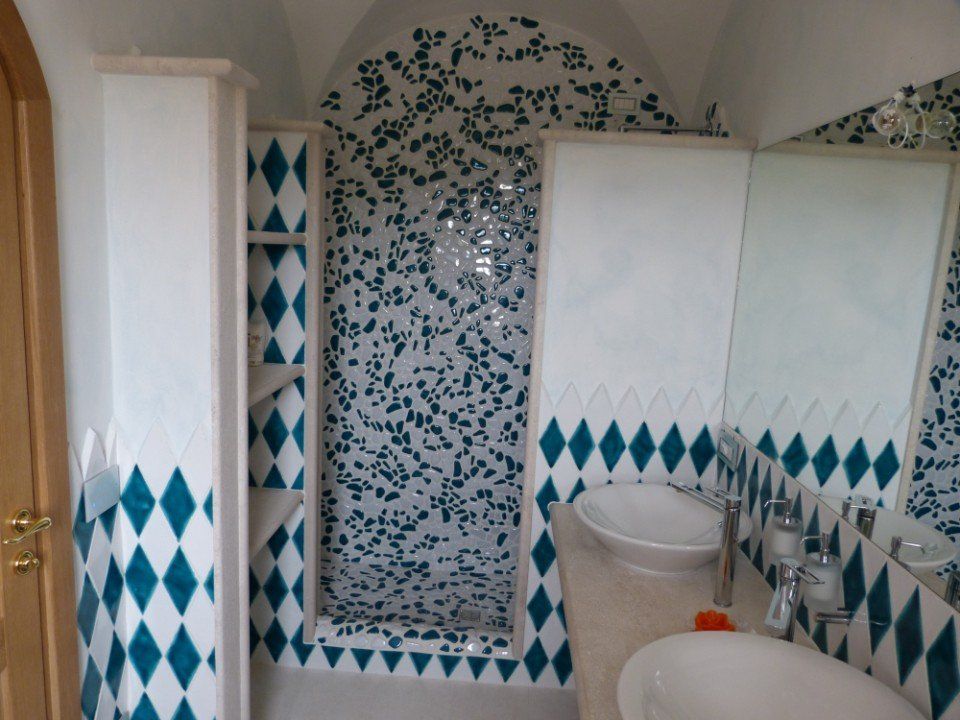 bagno a rombi bianchi e azzurri
