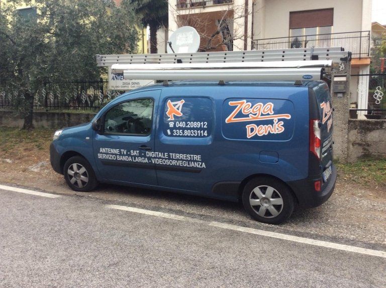 Furgoncino blu