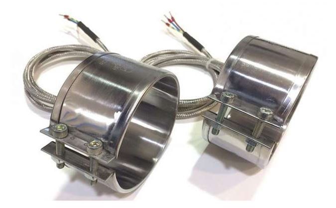 Dos apliques cilíndricos de metal brillante con cableado incorporado, mostrados sobre un fondo blanco.