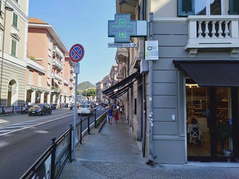 Farmacia all'angolo di strada