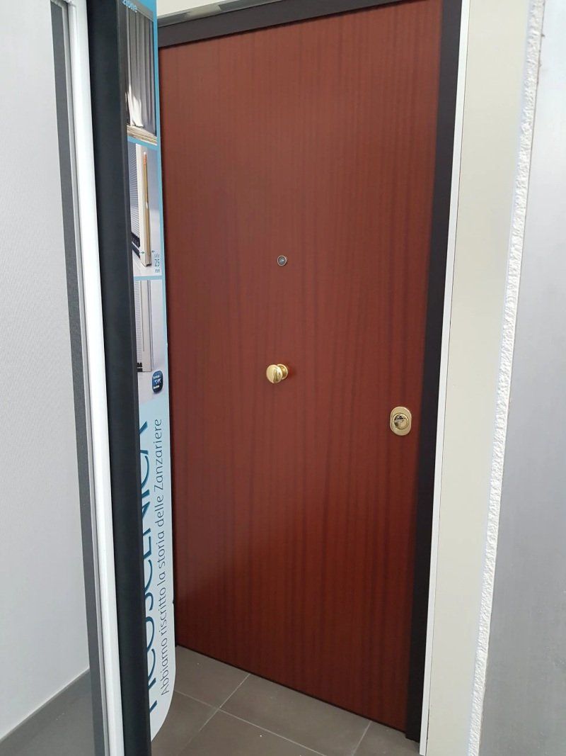 porta marrone