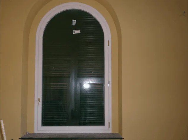 finestra chiusa da persiana