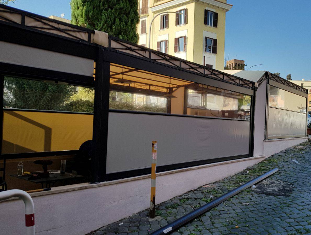 tenda ermetica su capannone