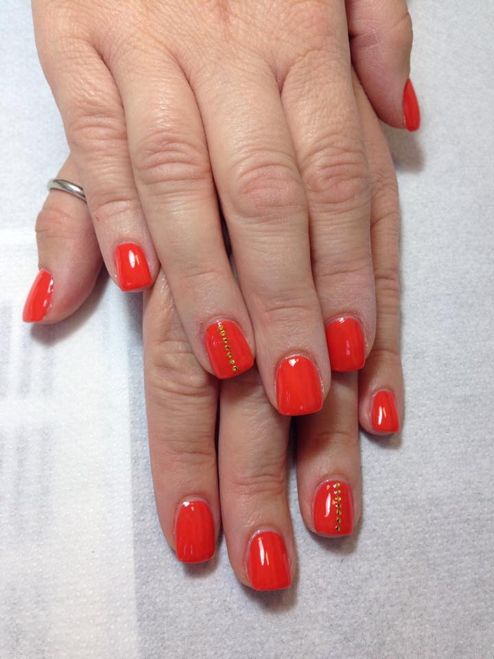 manicure arancione