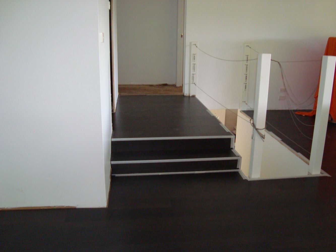 8mm laminate black step