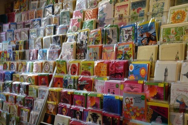 vasta scelta di biglietti per auguri