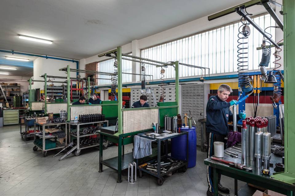 officina per controllo ammortizzatori auto