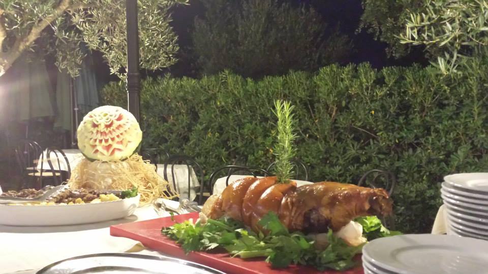 Buffet allestito all'esterno