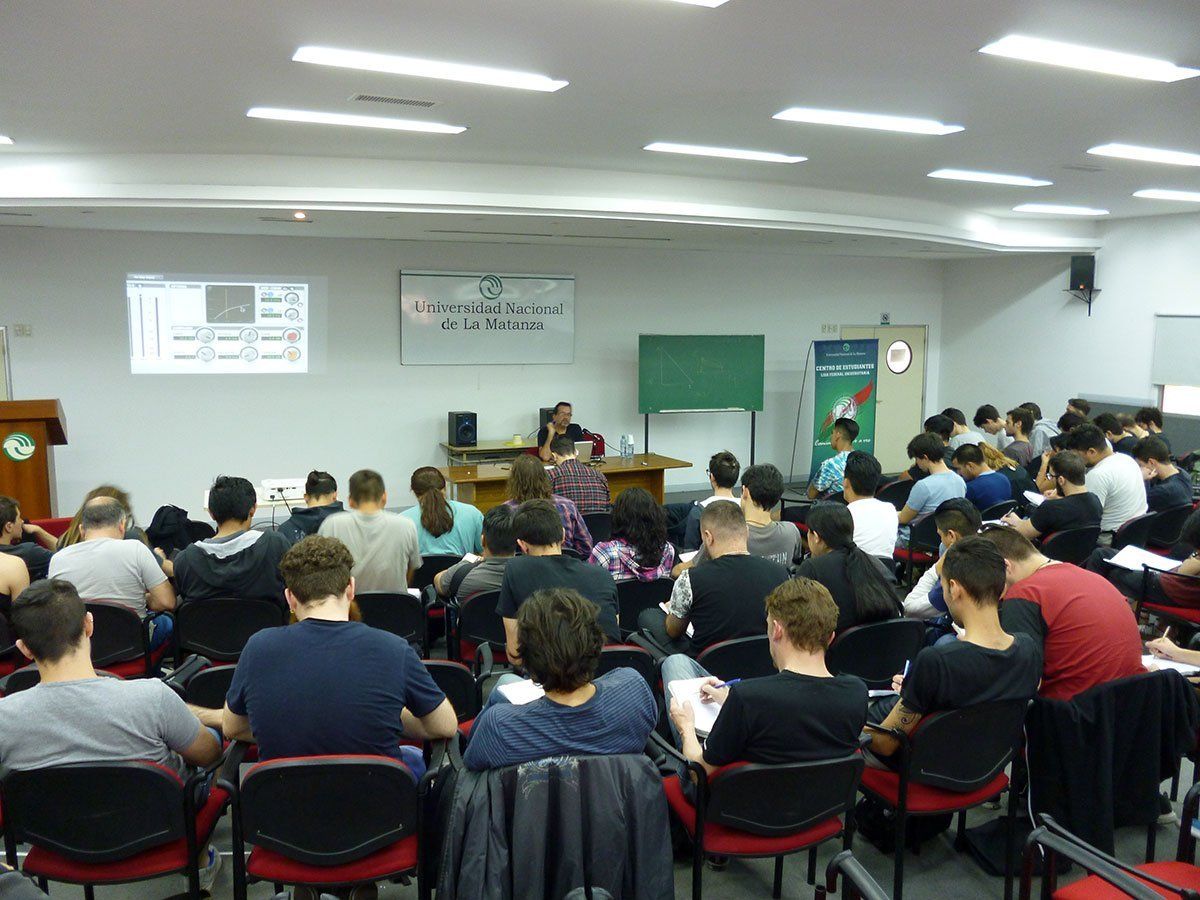 Pablo Rabinovich dando clases