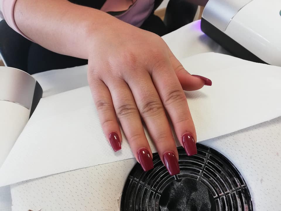manicure con semipermanente