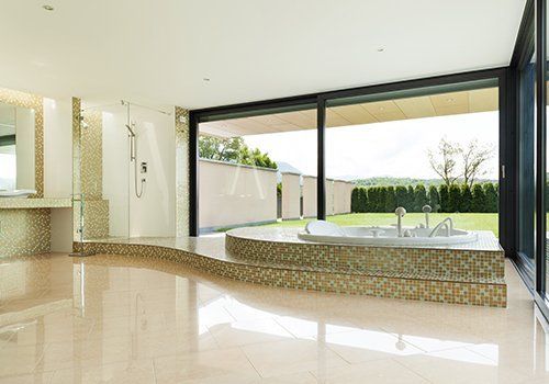Sala da bagno con porte scorrevole di PVC nero
