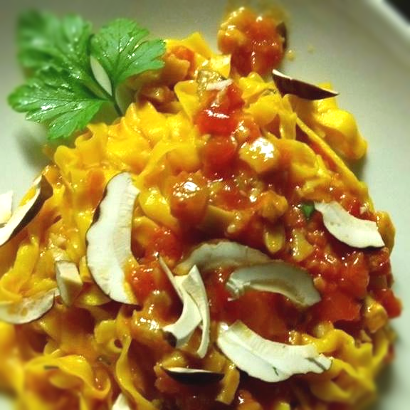 Tagliatelle ai porcini e pomodoro