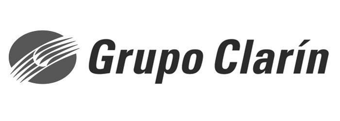 Logotipo de Grupo Clarín en negro y gris, con un icono ovalado estilizado y texto en negrita sobre un fondo blanco.