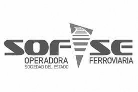 Logotipo de SOFSE Operadora Ferroviaria, texto gris con un símbolo de riel estilizado