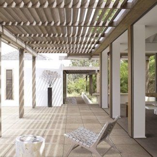 terrazza con pavimentazione da esterni