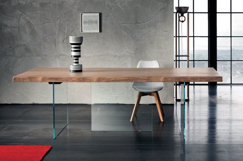 Un tavolo di legno
