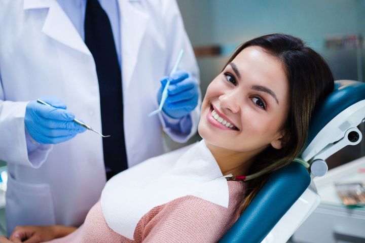 Donna dal dentista