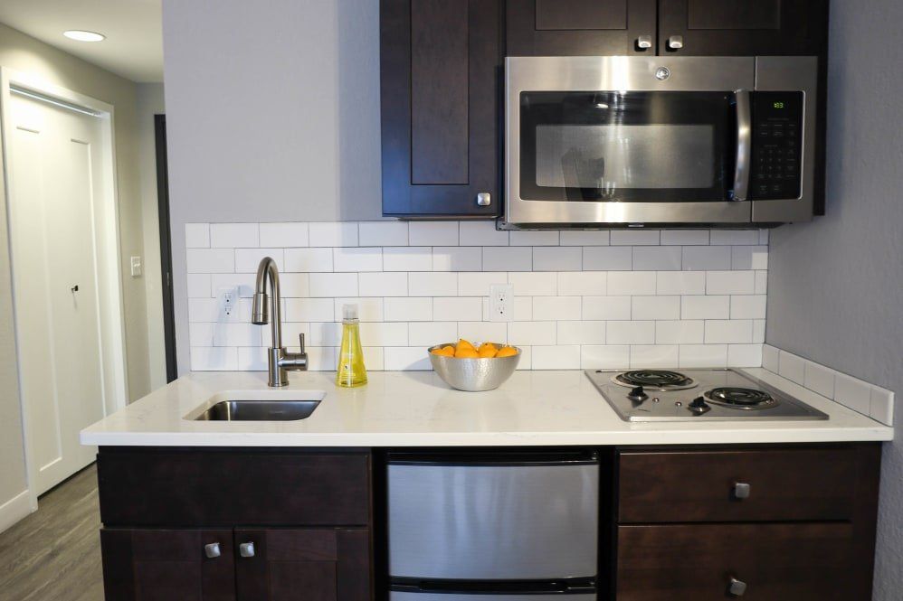 Creekview Court kitchen