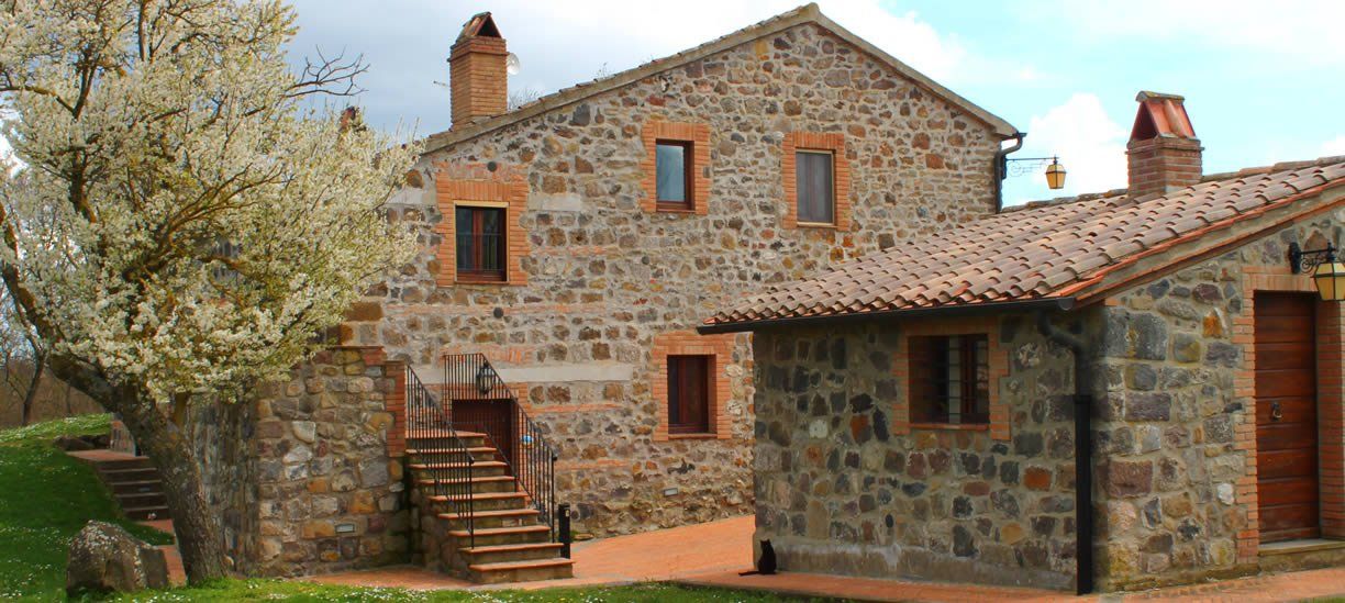 Vacanza in agriturismo a Radicofani in Toscana - Esterno Casale Podere Casano