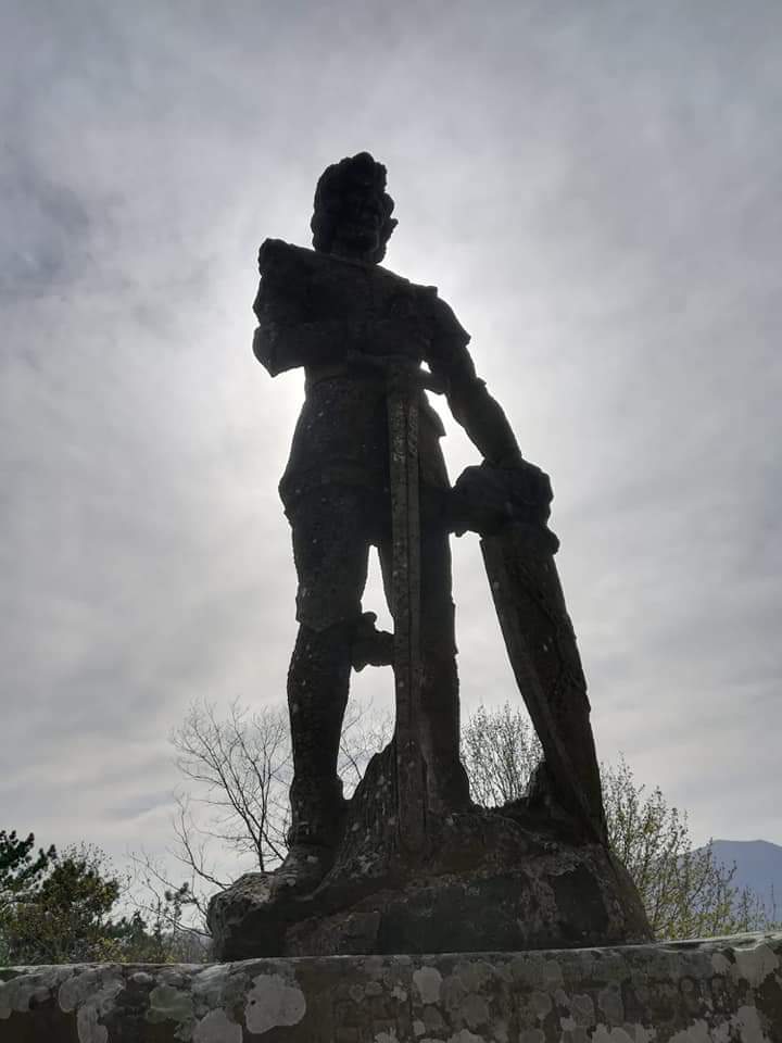 statua