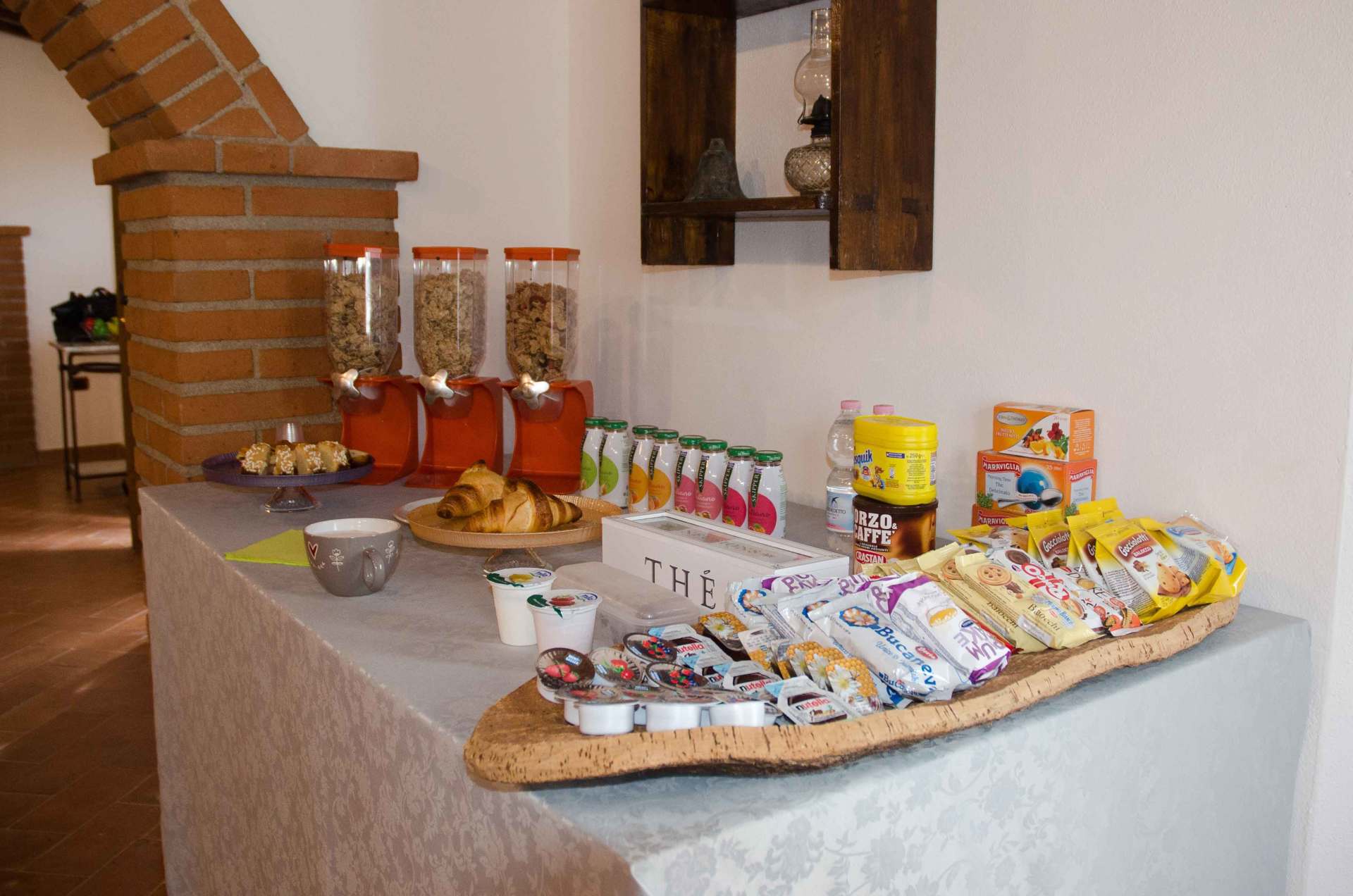 sala buffet agriturismo Val d'Orcia