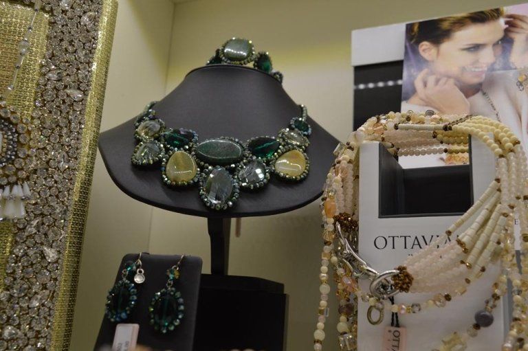 collana con gemme preziose