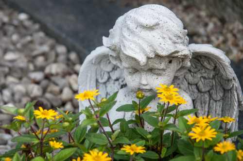 statuetta funebre