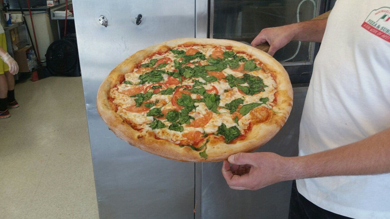 spinach and tomato pizza