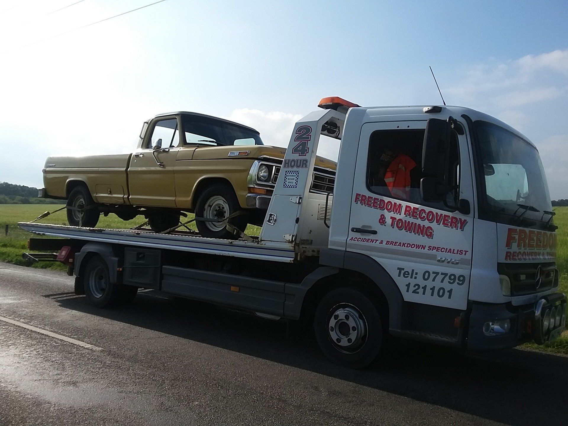 Freedom Recovery & Towing 10