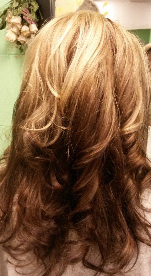 A close up of a woman's hair with blonde highlights.