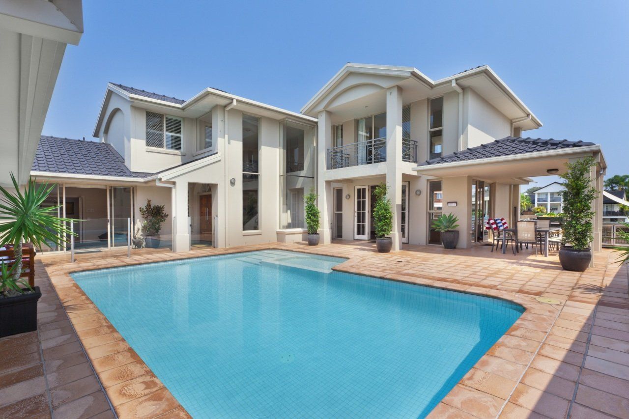 Real Estate — Modern House With Pool — Dallas, TX