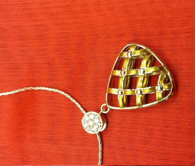 Gold pendant